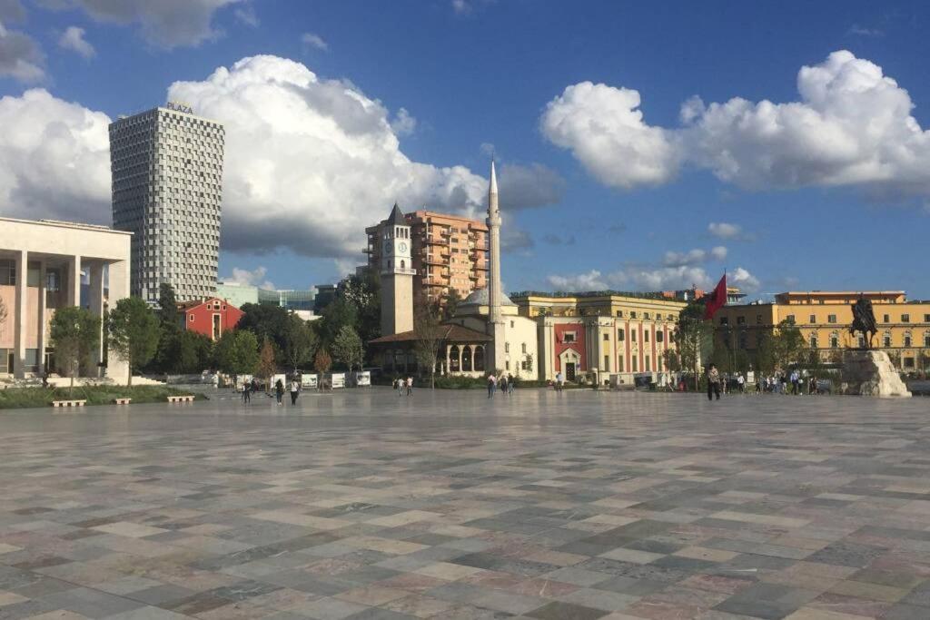 "Tata'S New Home!" Tirana Extérieur photo